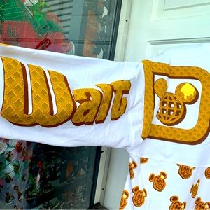 Disney World Mickey Waffle Spirit Jersey medium